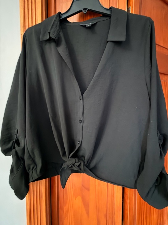 Simply Vera Vera Wang Tops - Simply Vera Vera Wang Black Button-Front Tie-Hem Blouse
